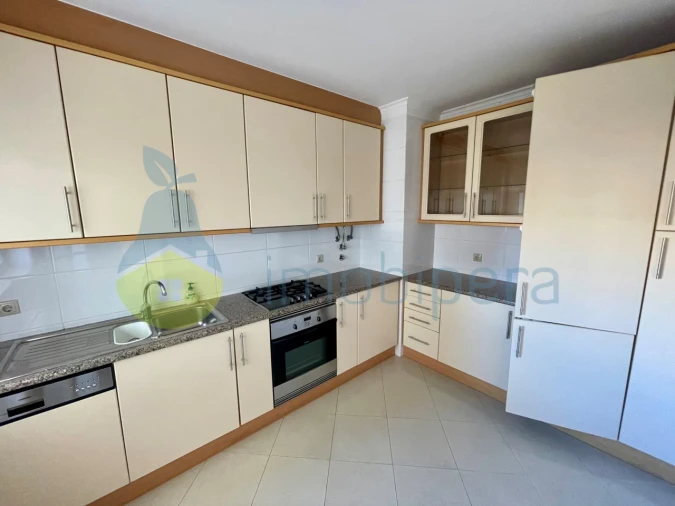 Apartamento T3 para Venda em Quarteira Foto 4