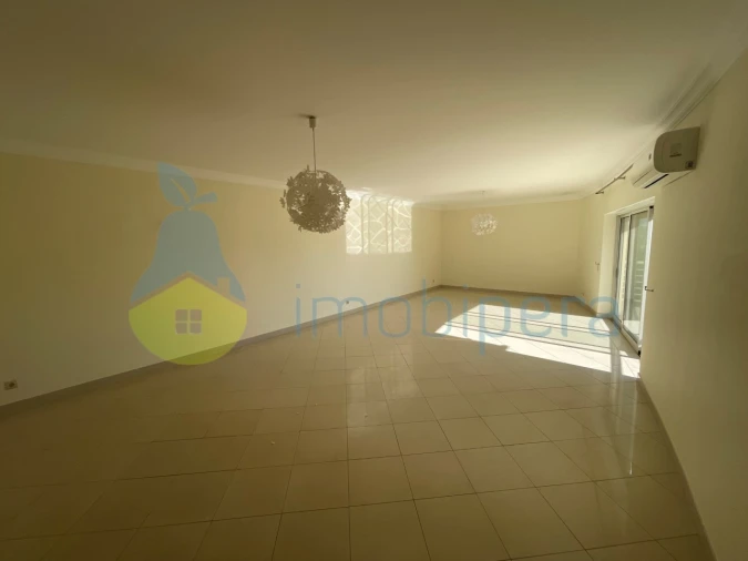 Apartamento T3 para Venda em Quarteira Foto 8