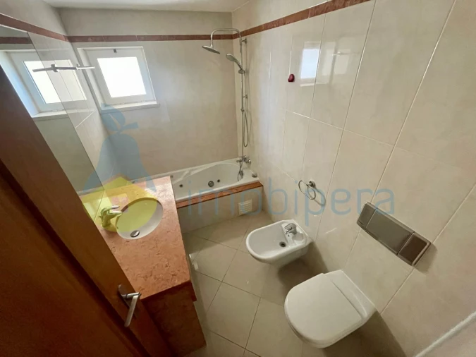 Apartamento T3 para Venda em Quarteira Foto 18