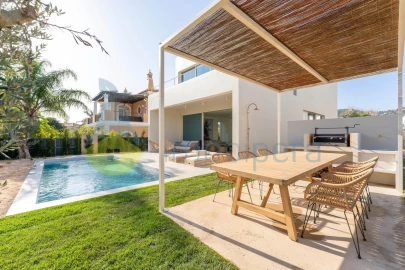 Moradia T3 para Venda em Santa Barbara de Nexe