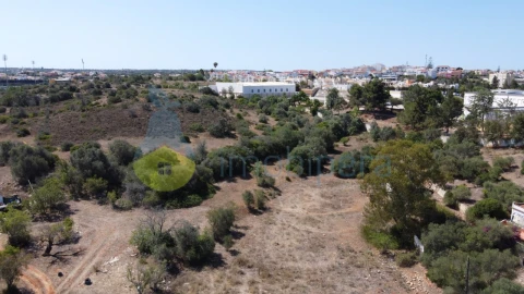 Terreno para Venda em Estômbar e Parchal