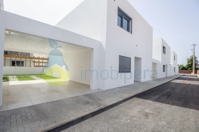 Moradia T3 para Venda em Ferreiras