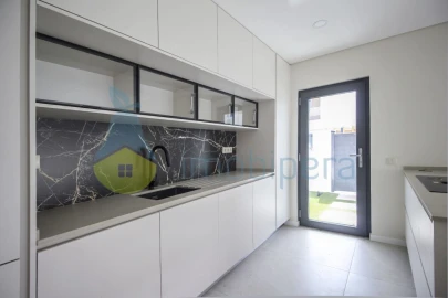 Moradia T3 para Venda em Ferreiras