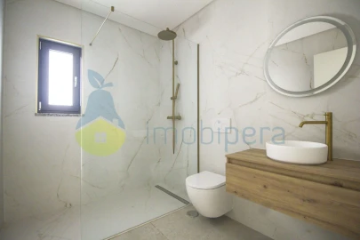Moradia T3 para Venda em Ferreiras