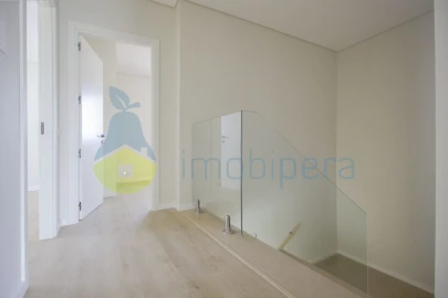 Moradia T3 para Venda em Ferreiras