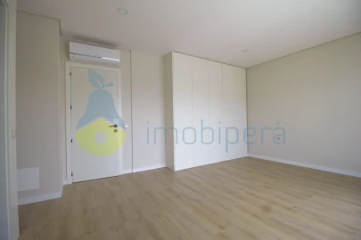 Moradia T3 para Venda em Ferreiras