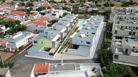 Moradia T3 para Venda em Ferreiras
