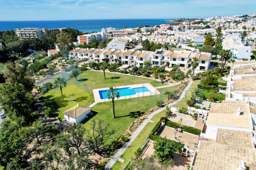 Moradia T3 para Venda em Albufeira e Olhos de Água Foto 1