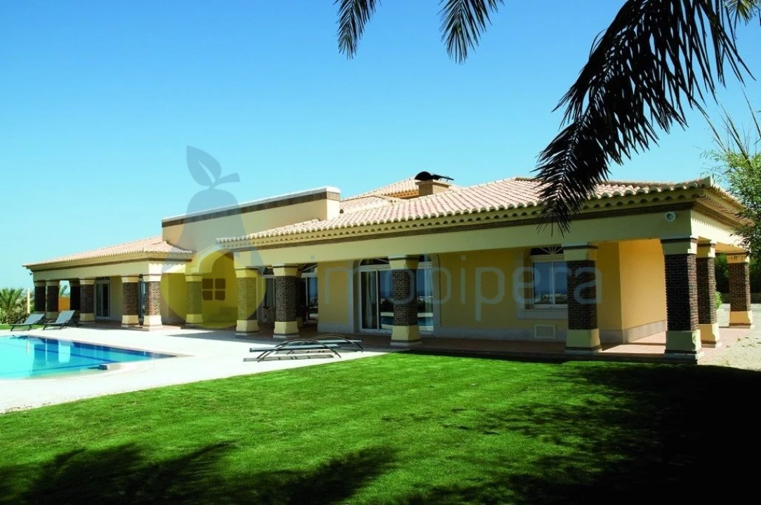 Moradia T5 para Venda em Guia Foto 1