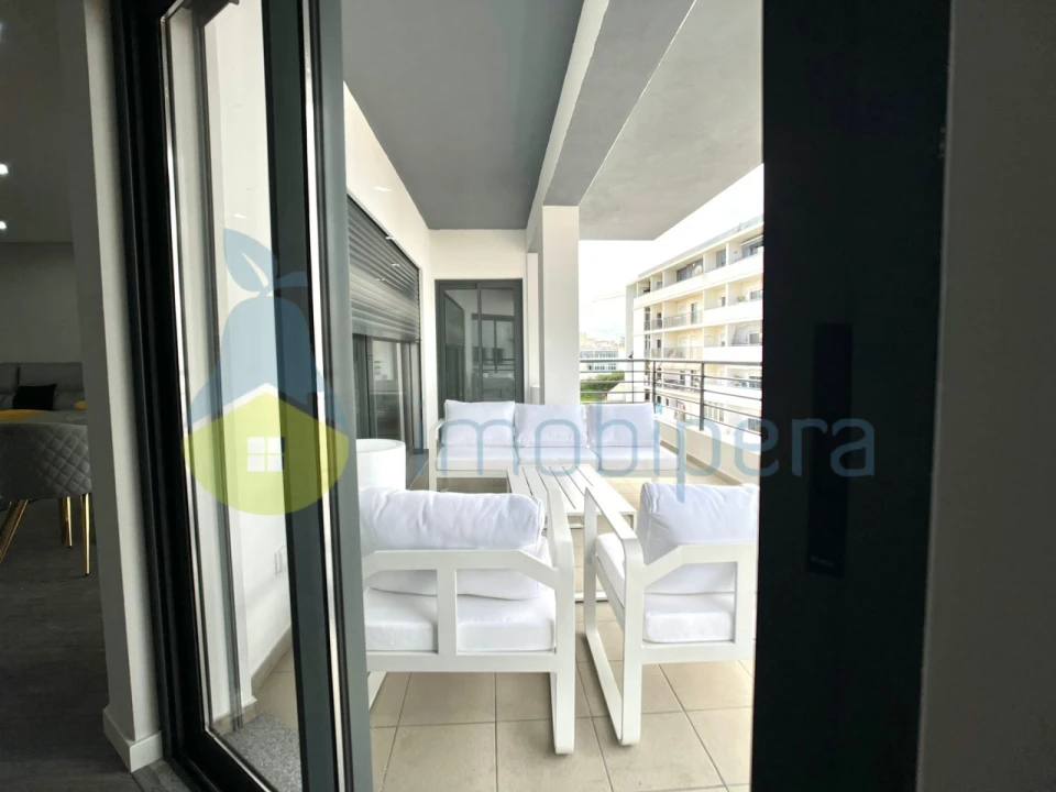 Apartamento T3 para Venda em Quelfes Foto 7