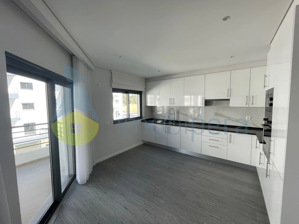 Apartamento T3 para Venda em Quelfes Foto 6