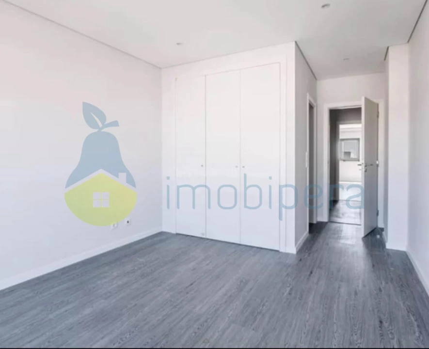Apartamento T3 para Venda em Quelfes Foto 5