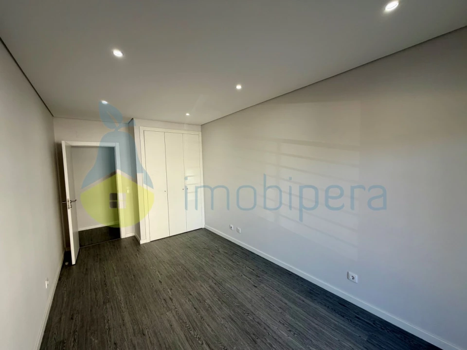 Apartamento T3 para Venda em Quelfes Foto 13