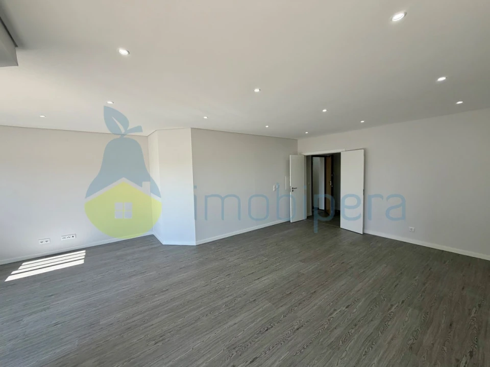 Apartamento T3 para Venda em Quelfes Foto 17
