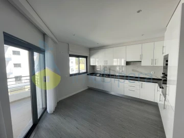 Apartamento T3 para Venda em Quelfes