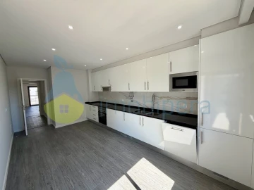 Apartamento T3 para Venda em Quelfes
