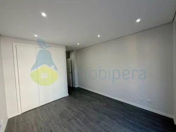Apartamento T3 para Venda em Quelfes