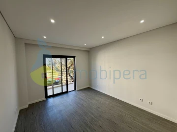 Apartamento T3 para Venda em Quelfes