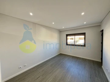 Apartamento T3 para Venda em Quelfes