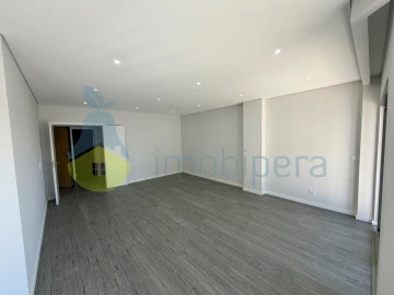 Apartamento T3 para Venda em Quelfes