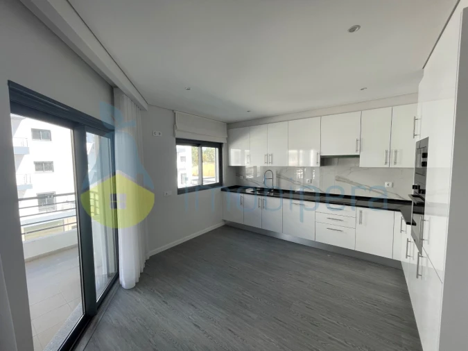 Apartamento T3 para Venda em Quelfes Foto 6