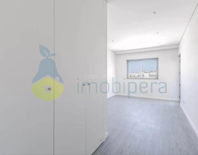 Apartamento T3 para Venda em Quelfes Foto 4