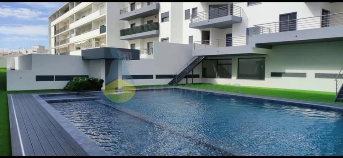 Apartamento T3 para Venda em Quelfes Foto 13
