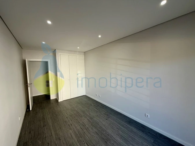 Apartamento T3 para Venda em Quelfes Foto 13