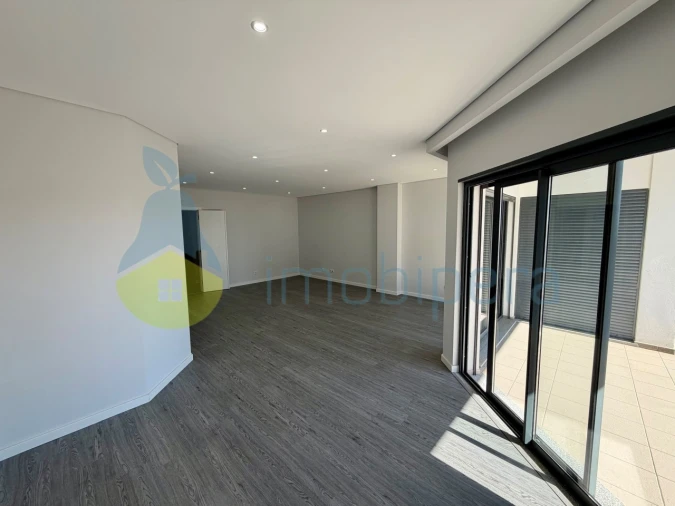 Apartamento T3 para Venda em Quelfes Foto 16
