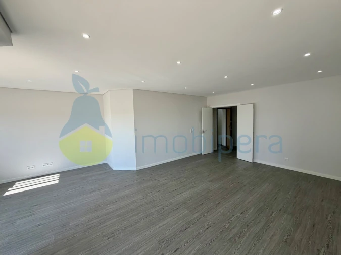 Apartamento T3 para Venda em Quelfes Foto 17