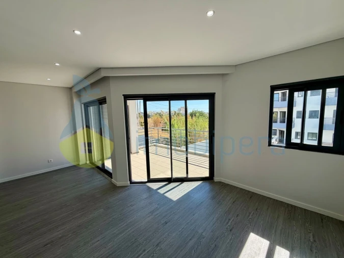 Apartamento T3 para Venda em Quelfes Foto 18
