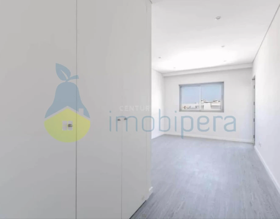 Apartamento T3 para Venda em Quelfes Foto 11