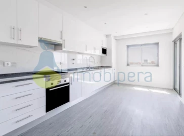 Apartamento T3 para Venda em Quelfes
