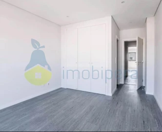 Apartamento T3 para Venda em Quelfes