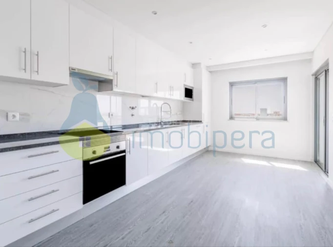 Apartamento T3 para Venda em Quelfes Foto 2