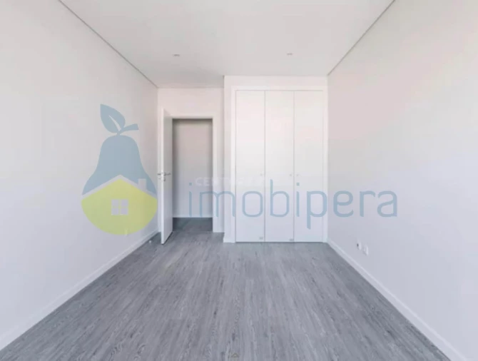 Apartamento T3 para Venda em Quelfes Foto 10