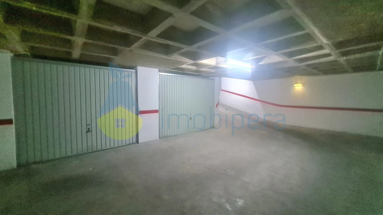 Garagem para Venda em Armação de Pera Foto 2