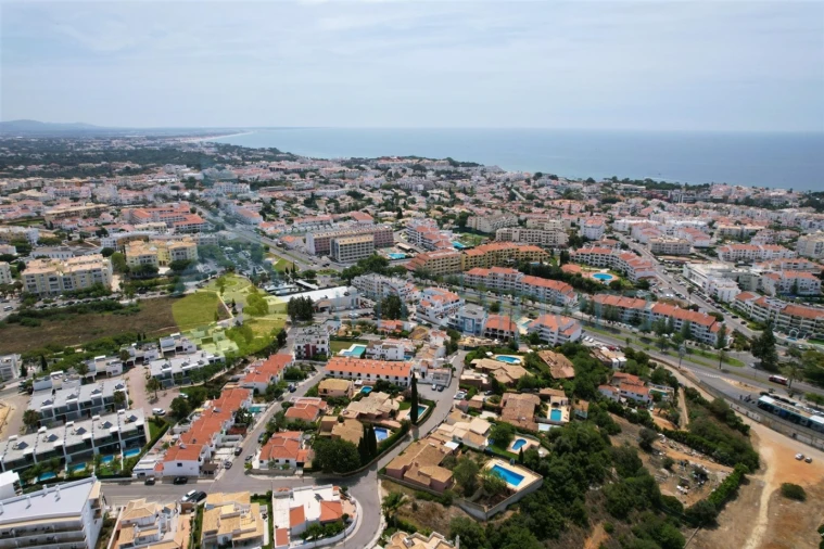Moradia T3 para Venda em Albufeira e Olhos de Água Foto 6