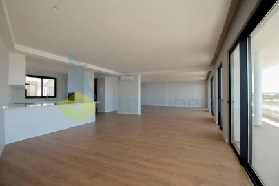 Apartamento T4 para Venda em Albufeira e Olhos de Água