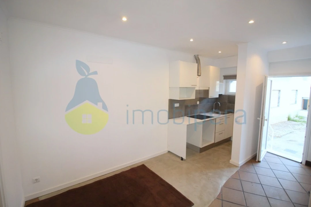 Moradia T2 para Venda em Armação de Pera Foto 2