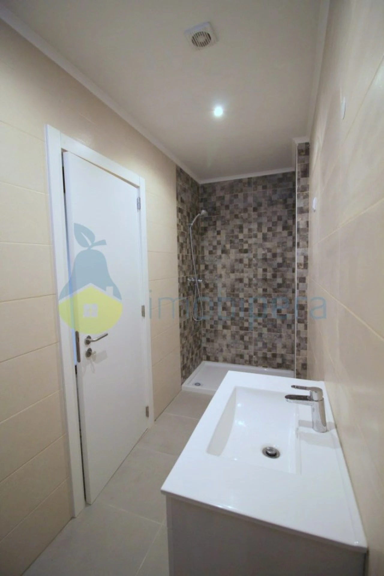 Moradia T2 para Venda em Armação de Pera Foto 8