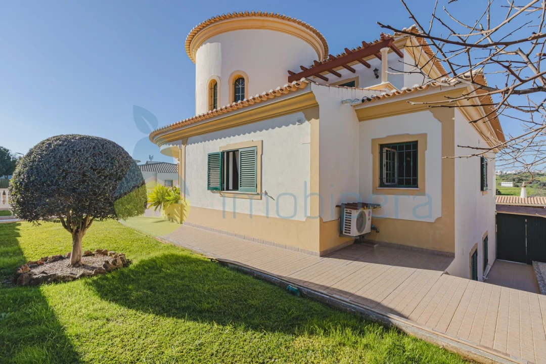 Moradia T8 para Venda em Albufeira e Olhos de Água Foto 1