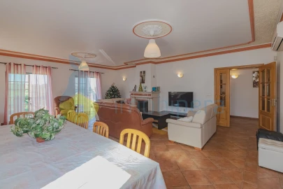 Moradia T8 para Venda em Albufeira e Olhos de Água