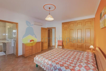 Moradia T8 para Venda em Albufeira e Olhos de Água