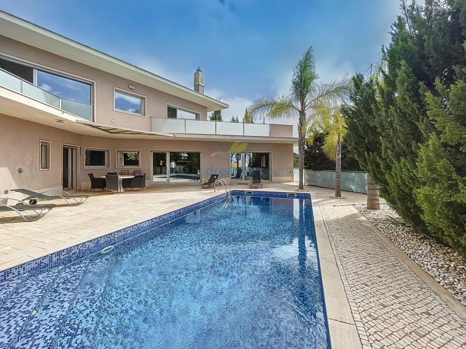 Moradia T4 para Venda em Albufeira e Olhos de Água Foto 2