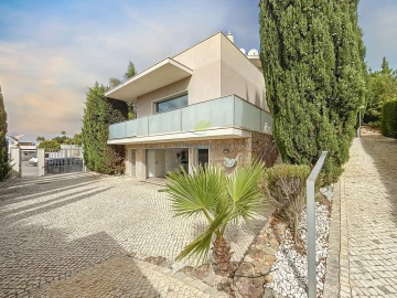 Moradia T4 para Venda em Albufeira e Olhos de Água