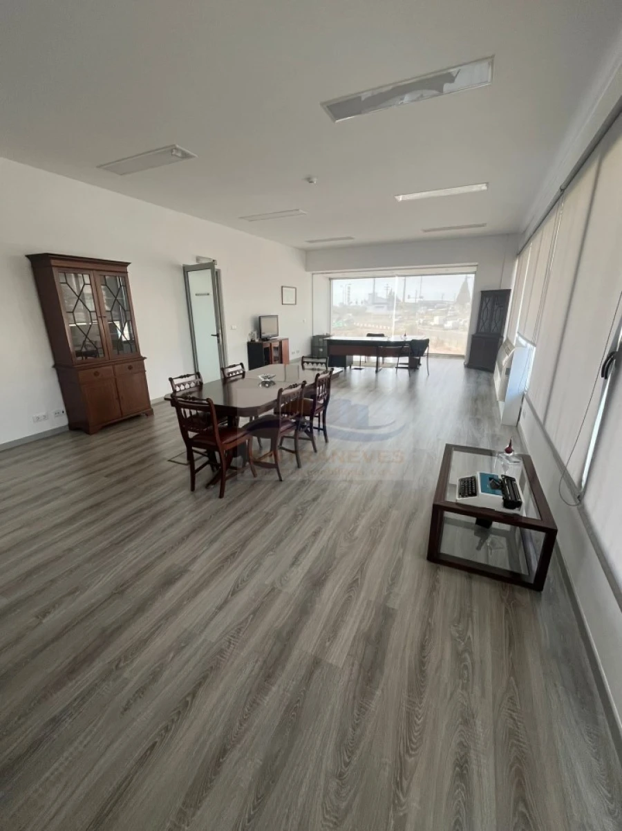 Loja para Arrendamento em Santa Iria de Azoia, São João da Talha e Bobadela Foto 24