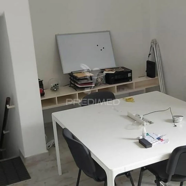 Loja para Arrendamento em Alfragide Foto 1