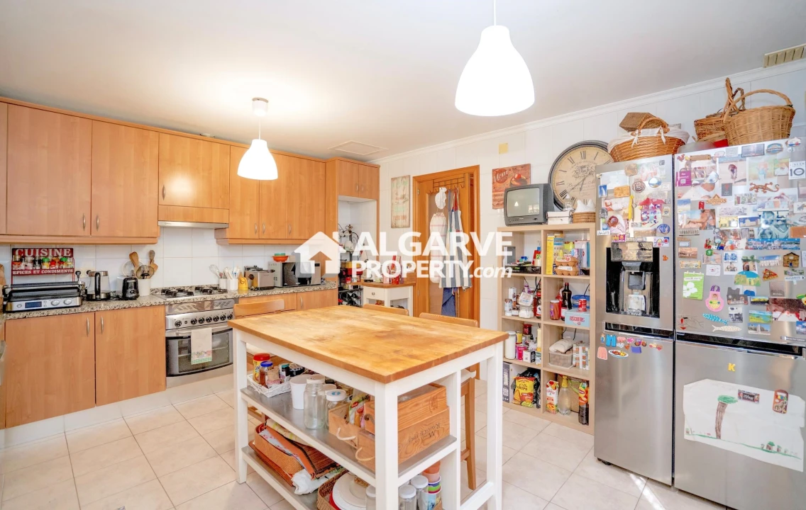 Apartamento T4 para Venda em Quarteira Foto 3