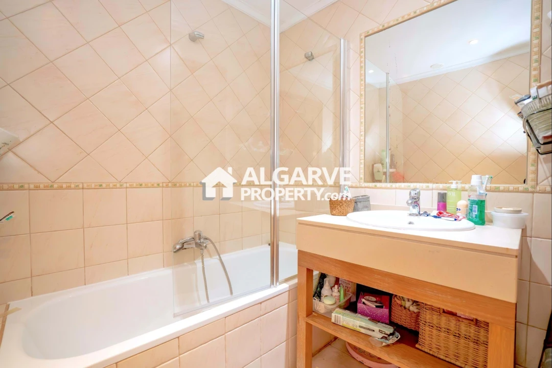 Apartamento T4 para Venda em Quarteira Foto 32